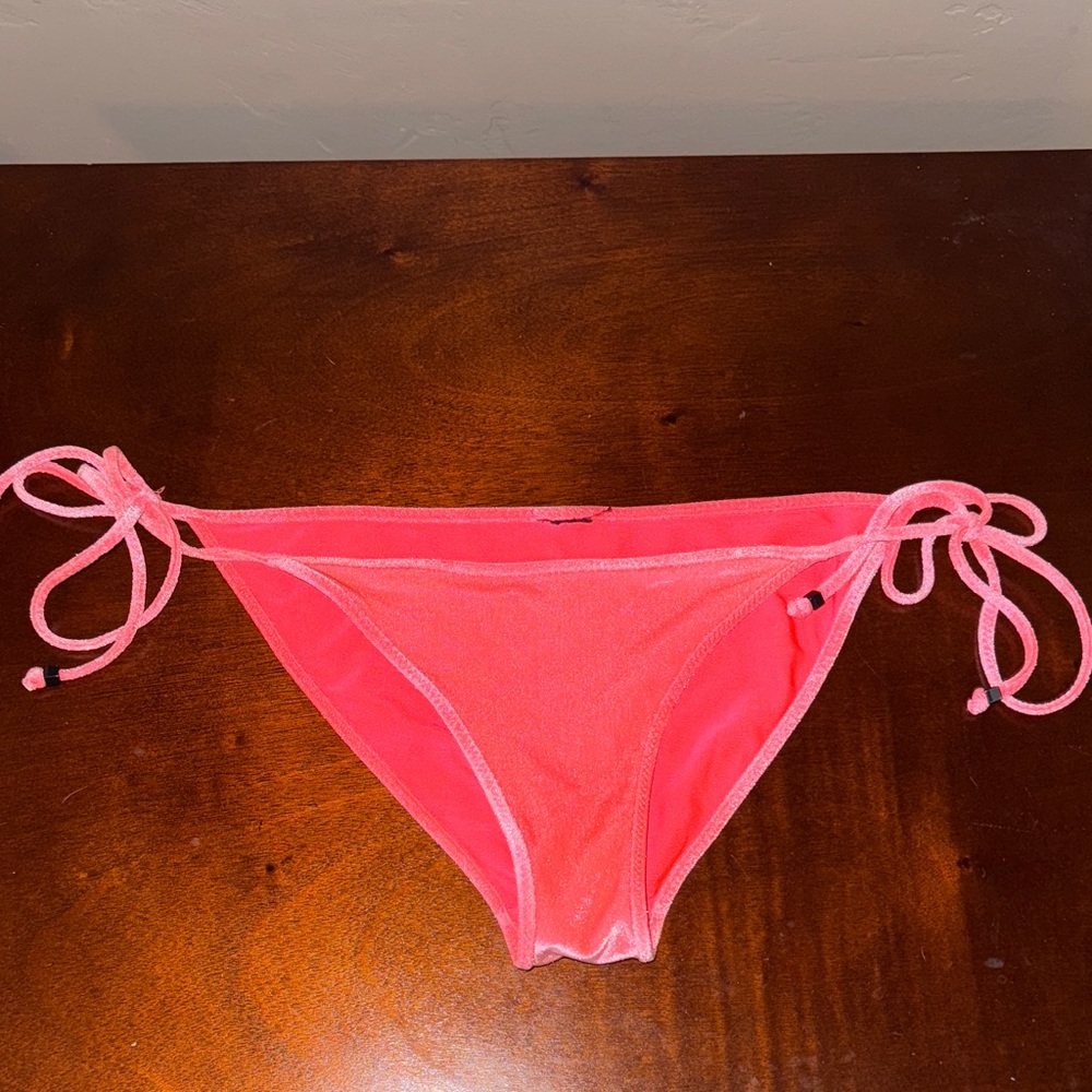 Triangl Ariel velvet bottom